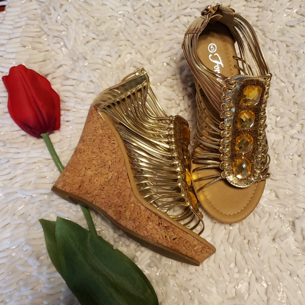 Gold jeweled wedge size 5